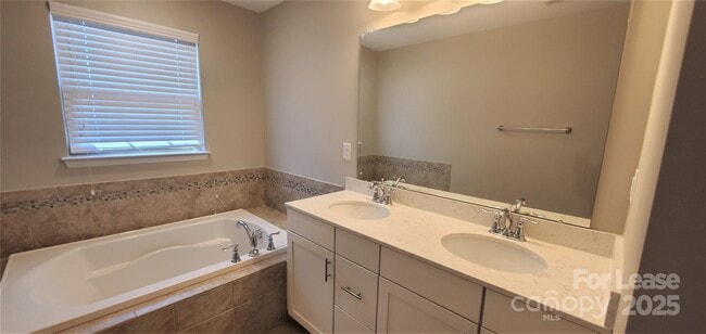 Building Photo - 1764 Evergreen Dr
