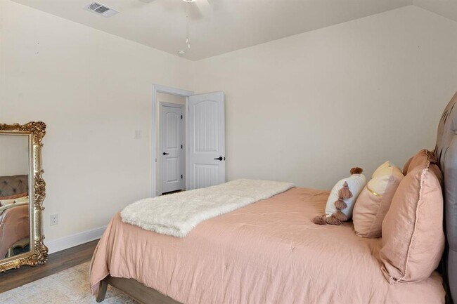 Building Photo - 1113 Hartman Dr