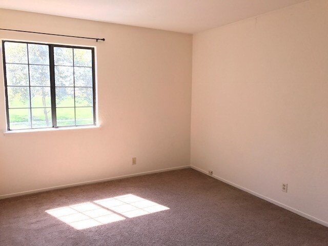 Building Photo - Nice Home with Pool