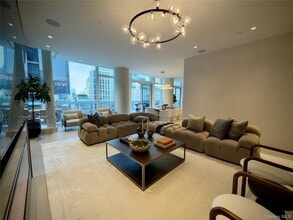 Building Photo - 20 W 53rd St