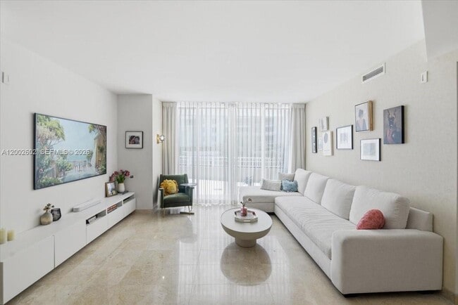 Building Photo - 801 Brickell Key Blvd