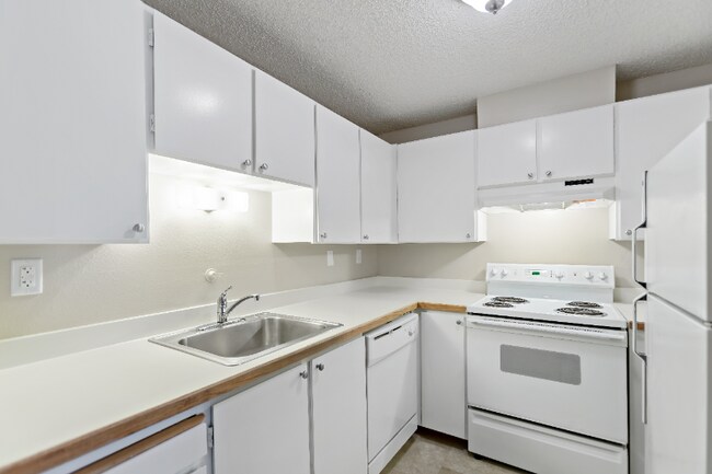Building Photo - 11540 Pinehurst Way NE