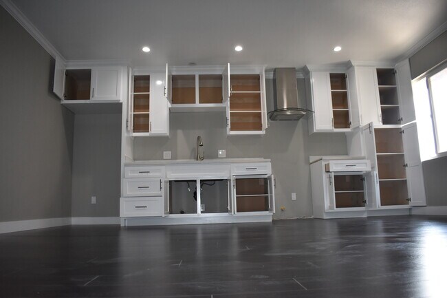 Plenty of space - 10231 Woodworth Ave