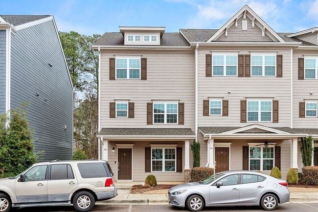 Building Photo - PRICE REDUCED - MOVE IN READY! – Gorgeous 4BR/4BA Townhome in Villages of Apex, 1 mile to DT Apex!