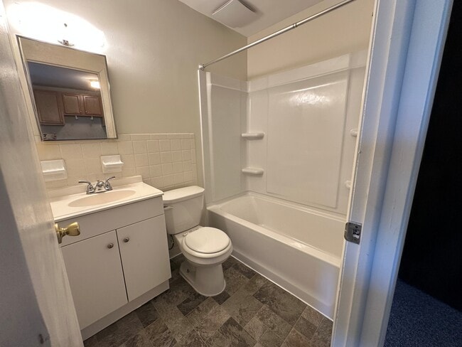 Building Photo - Hilltop Garden Apartments