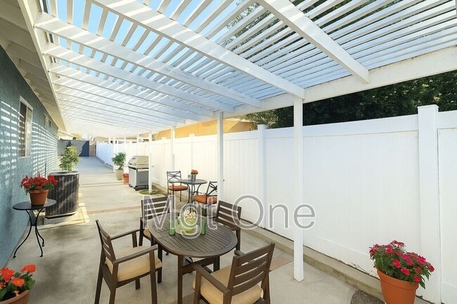 Building Photo - 4295 Gird Ave