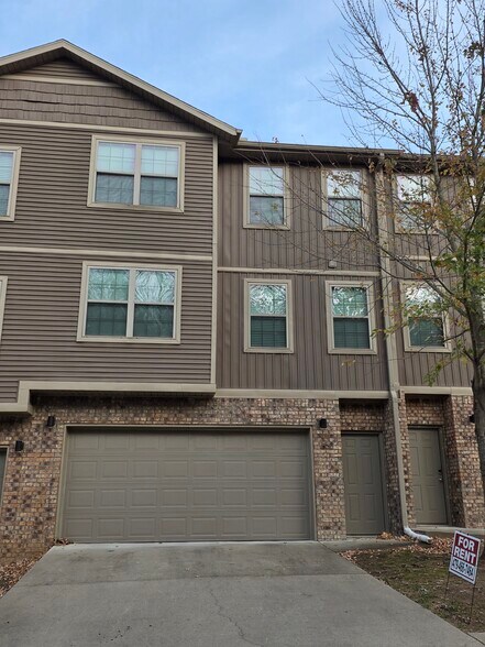 Primary Photo - 268 S Rolling Woods Way