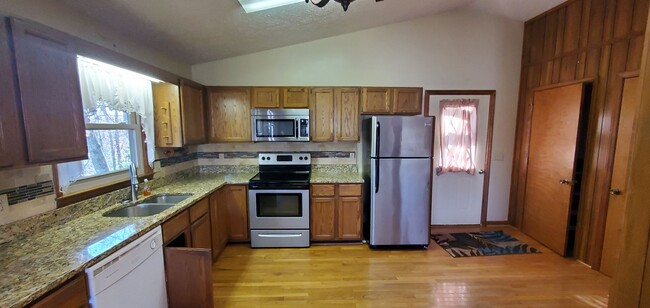 Building Photo - Cozy 2 Bd/2Ba Home in Linville Land Harbor