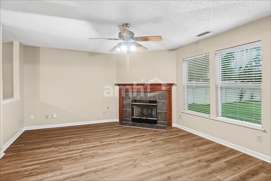 Building Photo - 2136 Olympia Dr