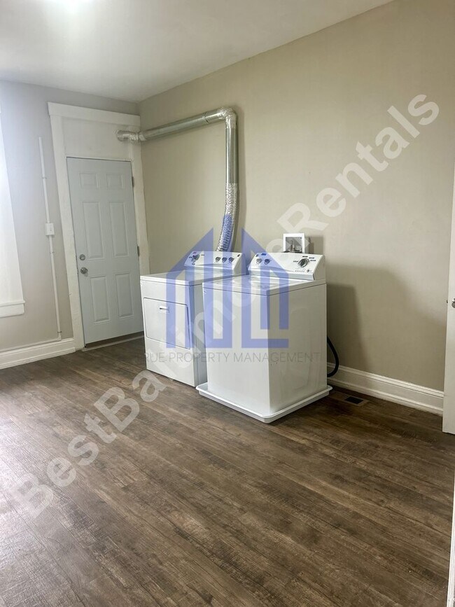 Building Photo - Spacious 3 Bedroom in West Baltimore