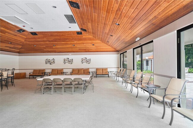 Building Photo - 8437 Forest Hills Dr