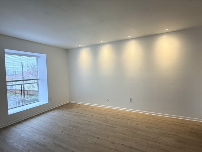 Building Photo - 8523 Hearth Dr