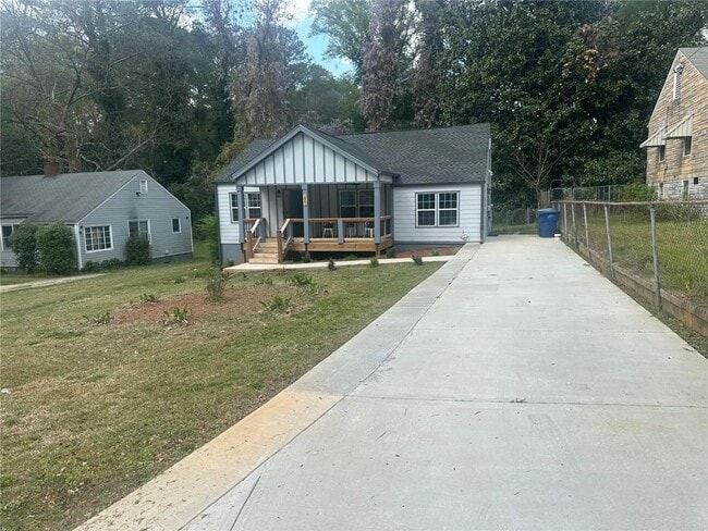 Building Photo - 1841 Bayberry Dr SW