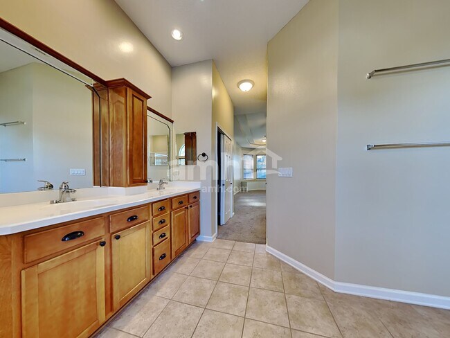 Building Photo - 821 Templeton Ln