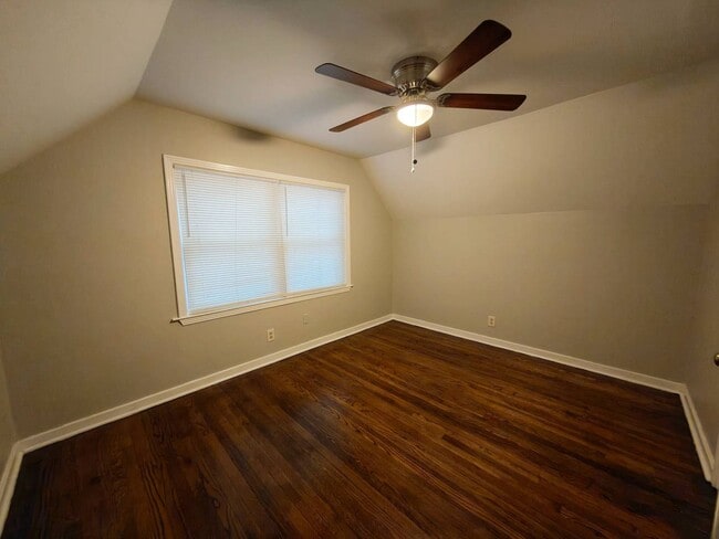 Building Photo - Beautifully updated home in U of M!