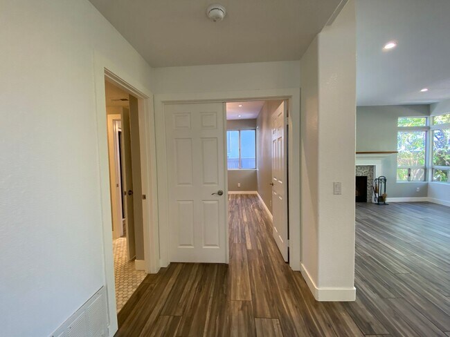 Building Photo - Stunning 4 bedroom Home with a Pool locate...