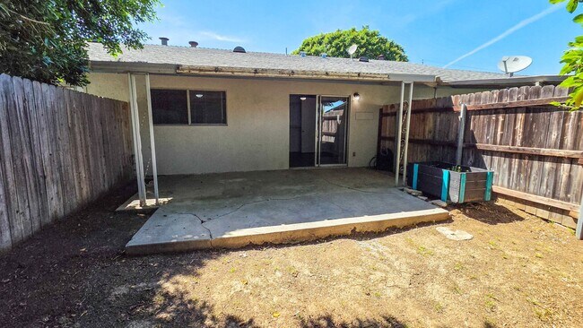 Building Photo - w510