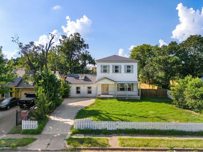 Building Photo - 2317 Maple Ave