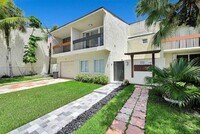 Building Photo - 9133 Fontainebleau Blvd