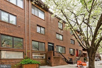 Building Photo - 2028 Arch St