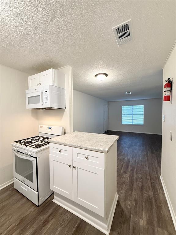 Building Photo - 3635 N MacGregor Way