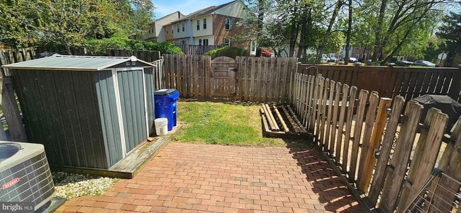 Building Photo - 6266 Ducketts Ln