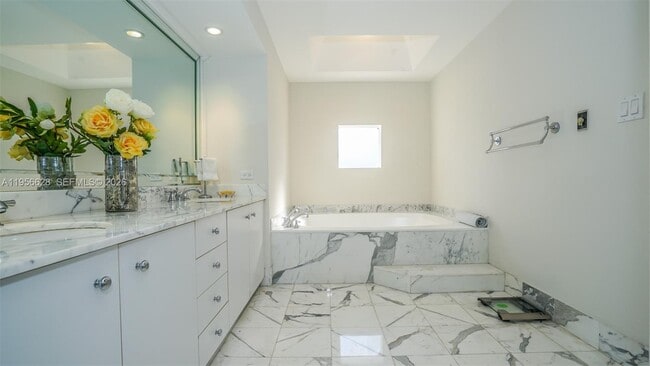 Building Photo - 20191 E Country Club Dr