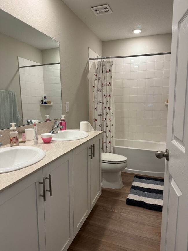 Building Photo - For Rent – Spacious 5-Bedroom Home in Lithia