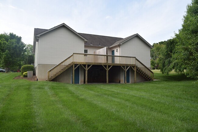 Building Photo - 2820-A/B 12th Ave SW