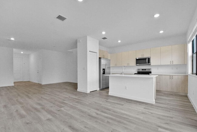 Building Photo - 4083 Sunset Wy