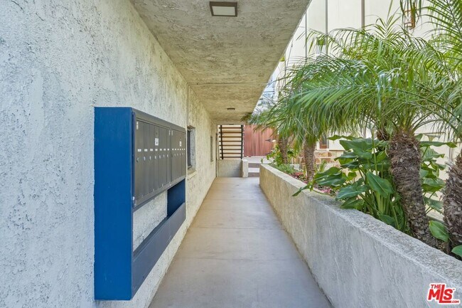 Building Photo - 320 Hermosa Ave