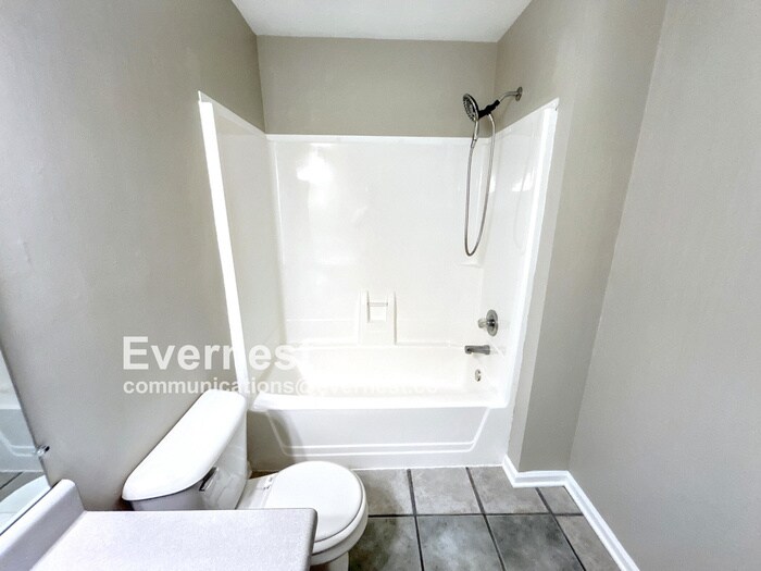 Building Photo - 902 Wildrose Ct