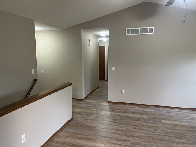 Building Photo - 2715 N Parkdale St