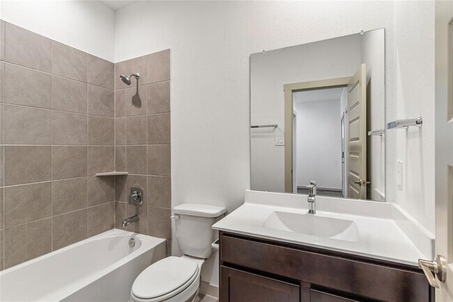 Building Photo - 29318 Hoelzen Holw Dr