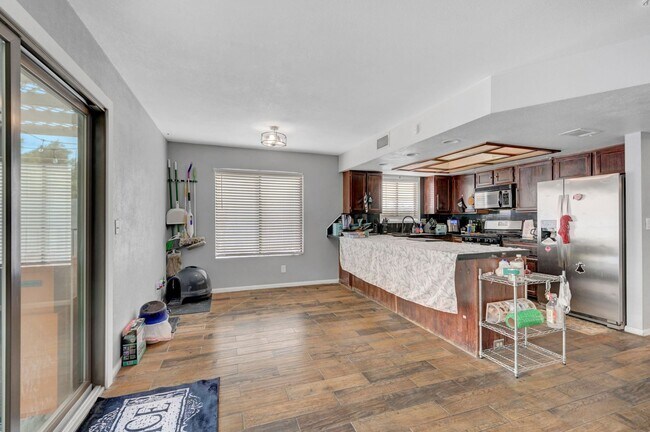 Building Photo - 3 bedroom home with pool!!