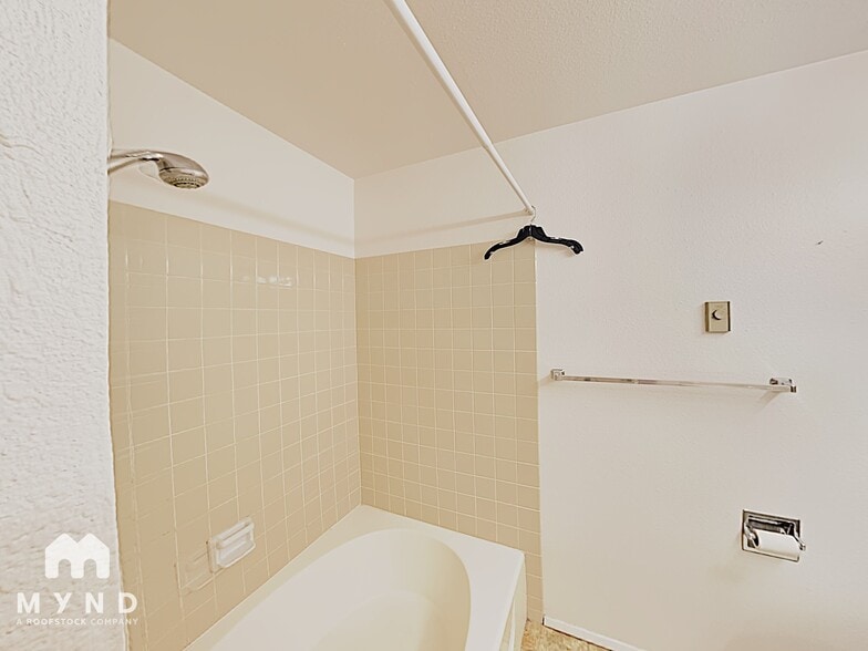 Building Photo - 15278 Sunwood Blvd