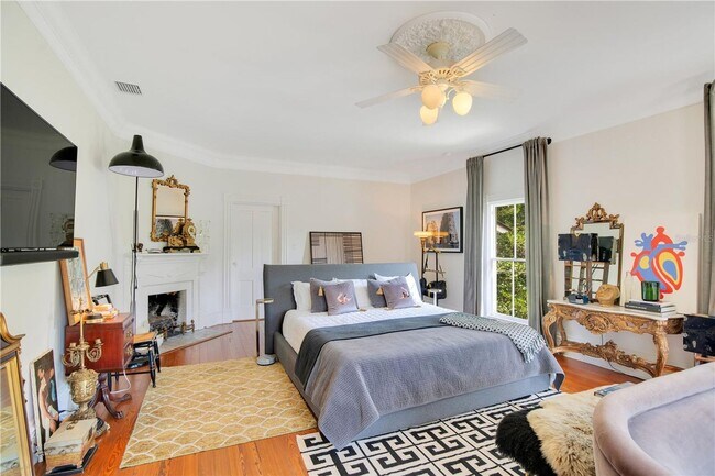 Building Photo - Queen Anne Victorian Estate