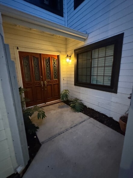 Building Photo - 2620 Elden Ave