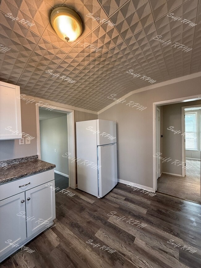 Building Photo - 314 E Kansas St