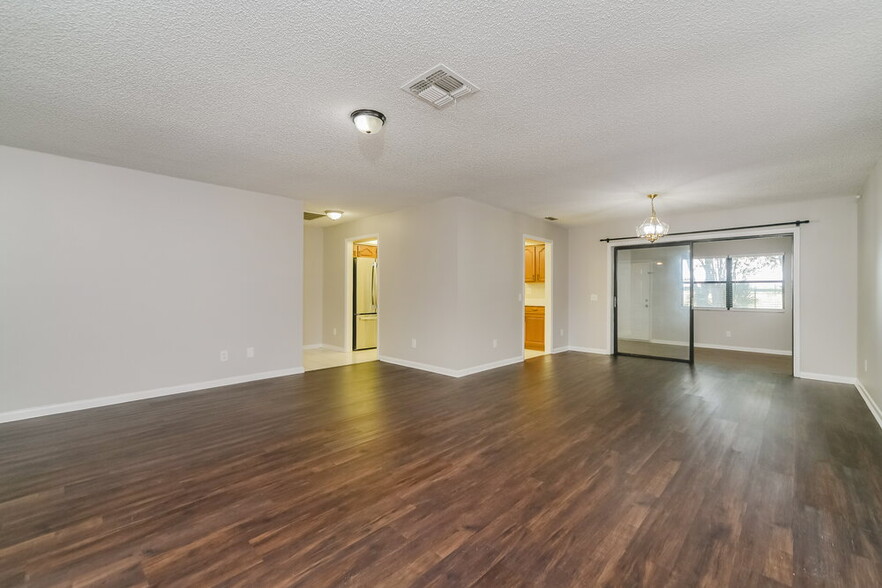 Building Photo - 104 Lake Daisy Terrace