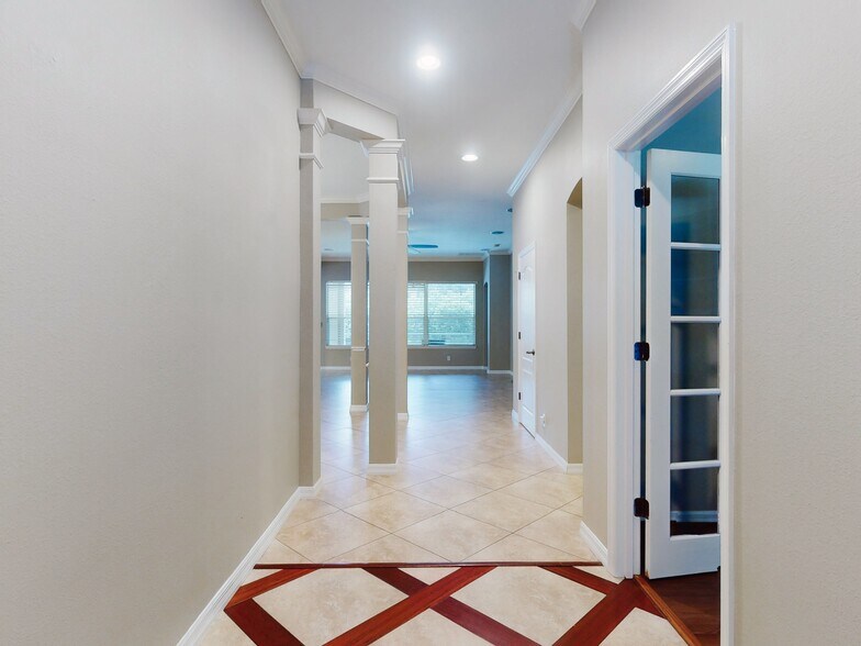 Building Photo - 610 Victoria Hills Dr