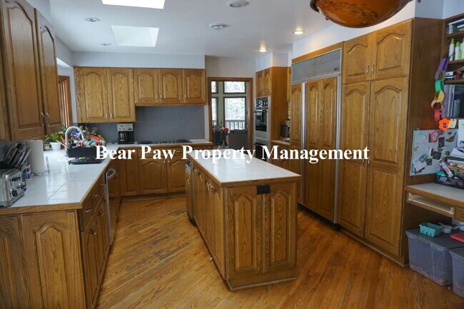 Building Photo - Lovely Home in Soda Creek!!
