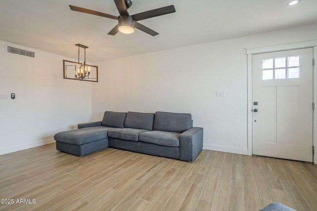 Building Photo - 2030 E Duke Dr