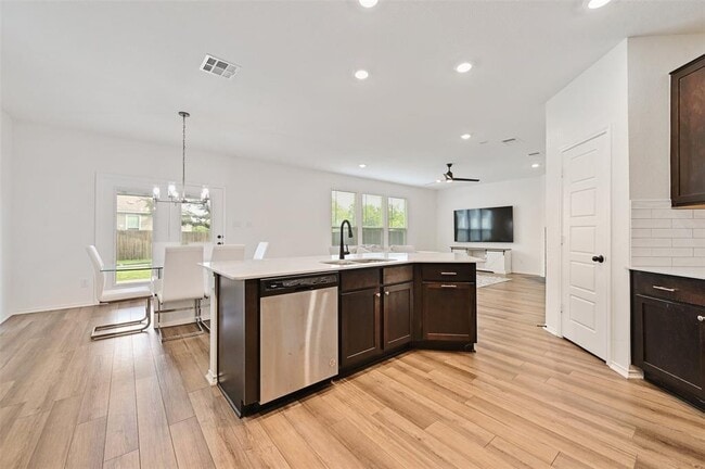 Building Photo - 280 Kat Garnet Dr