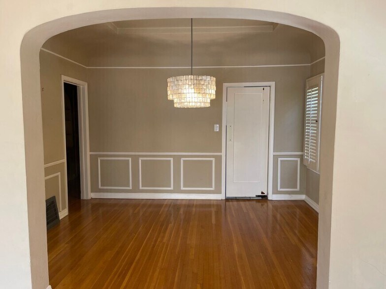 Dining room - 6331 Lindenhurst Ave