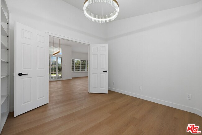 Building Photo - 655 Calle Ladera