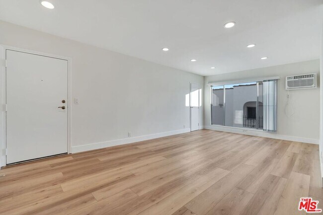 Building Photo - 220 S Gale Dr