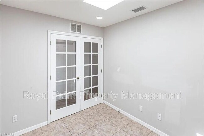 Building Photo - 2130 NE 8th Pl