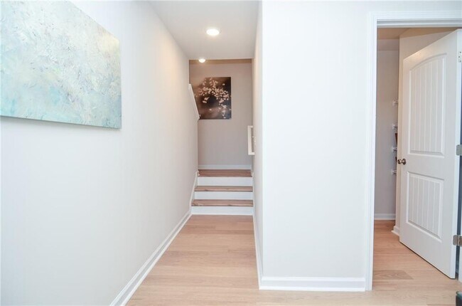 Building Photo - 4551 High Rdg Ct
