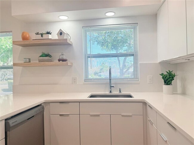 Building Photo - 757 Virginia St